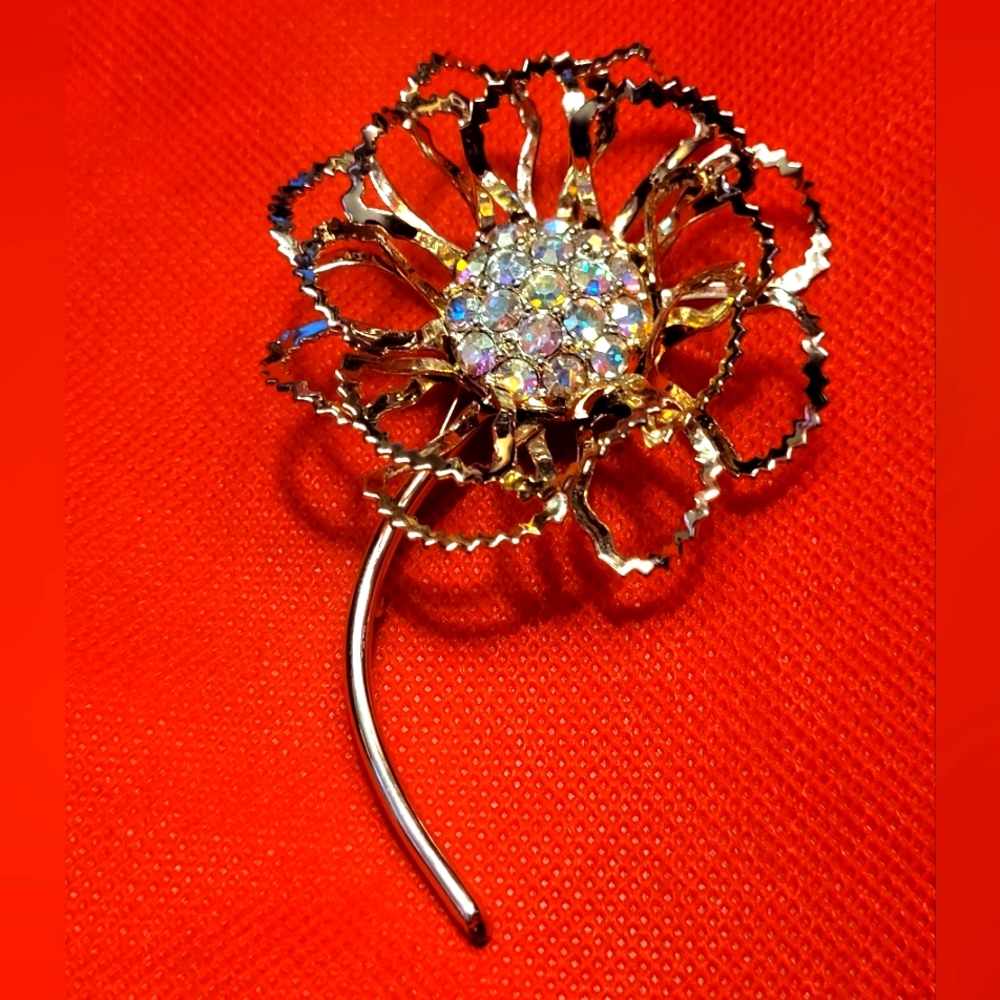 Vintage Sarah Coventry Floral Gold tone Brooch with Rhinestones center.